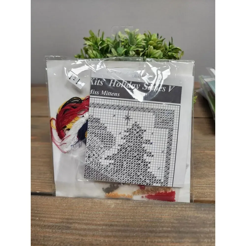Vintage 1998 Mill Hill Cross Stitch Kit Holiday VI SNOW FUN (snowman) MHCB113